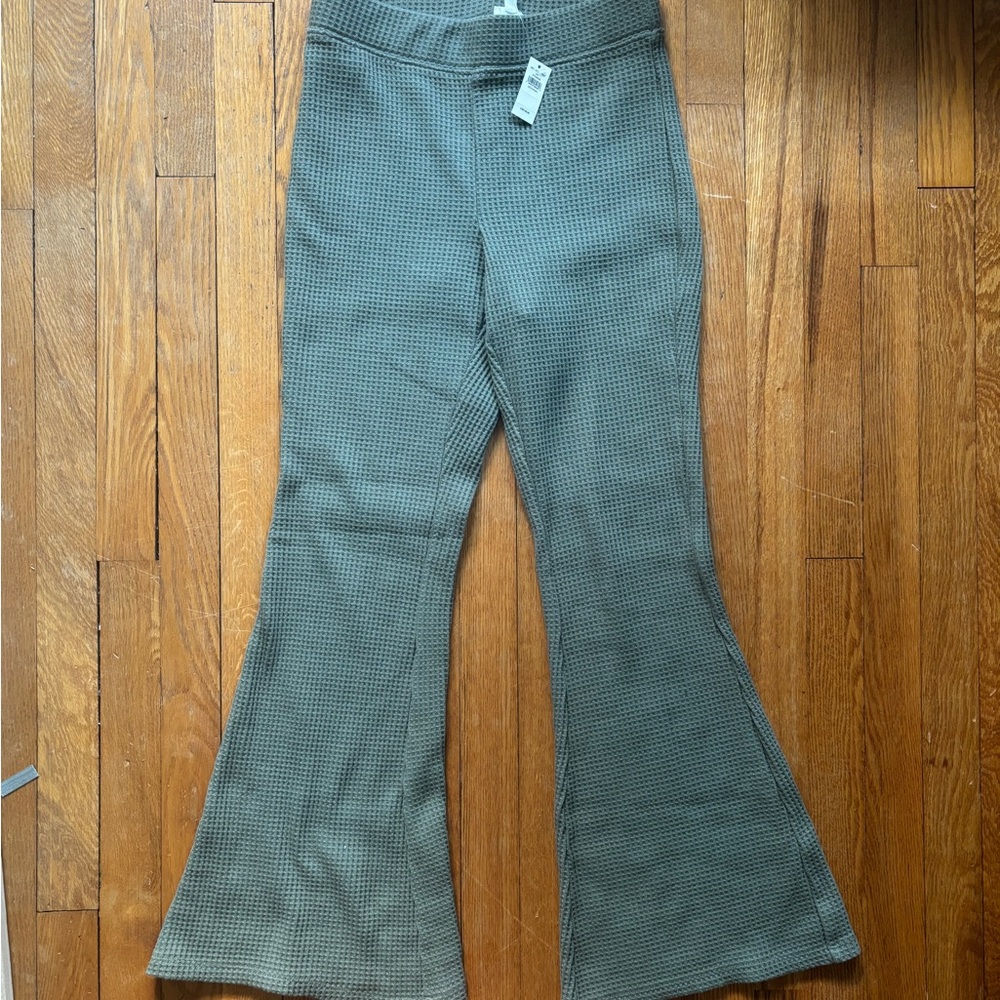 Aerie Women’s Flared Waffle Leggings in Olive